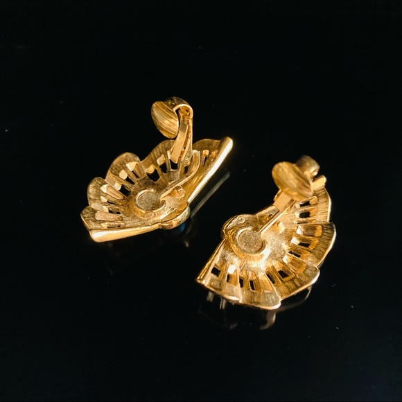 Vintage Avon Fan Shaped Clip-on Earrings - Picture 3 of 3